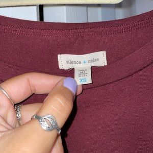 Silence & Noise XS, cropped, Maroon box tee!